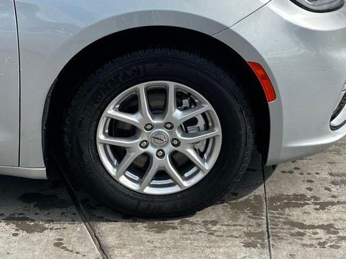 2024 Chrysler Pacifica Touring-L