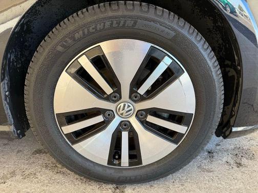 2016 Volkswagen e-Golf SE