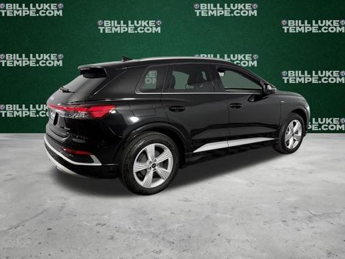 Mythos Black Metallic 2024 Audi Q4 e-tron 55 quattro Premium