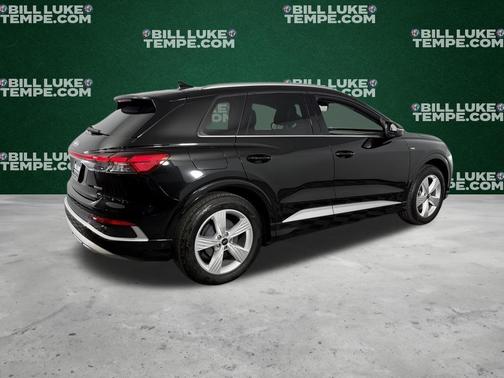 Mythos Black Metallic 2024 Audi Q4 e-tron 55 quattro Premium