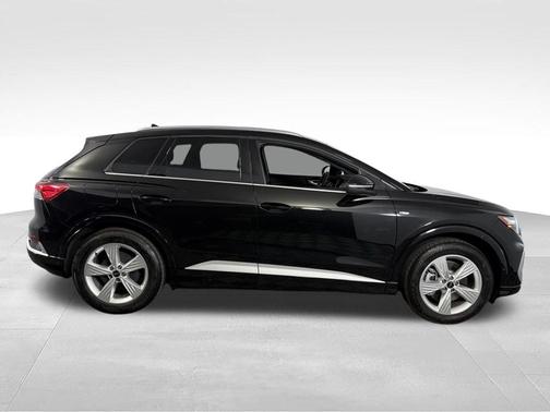 Mythos Black Metallic 2024 Audi Q4 e-tron 55 quattro Premium