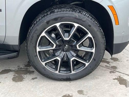 2025 Chevrolet Suburban RST