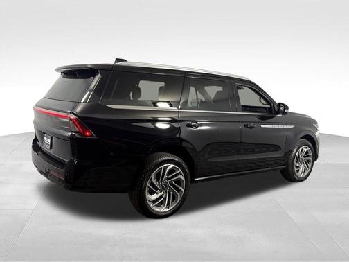 Infinite Black Metallic 2025 Lincoln Navigator Reserve