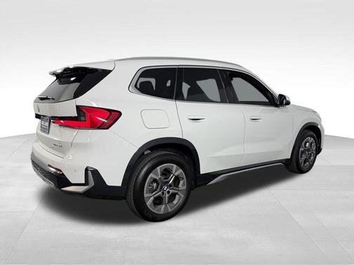 Alpine White 2025 BMW X1 xDrive28i