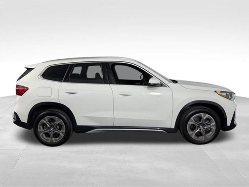 Alpine White 2025 BMW X1 xDrive28i