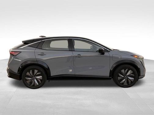 2t Gry Blk Roof 2024 Nissan ARIYA ENGAGE
