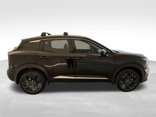 Super Black 2025 Nissan Kicks SR