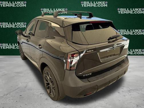 Super Black 2025 Nissan Kicks SR