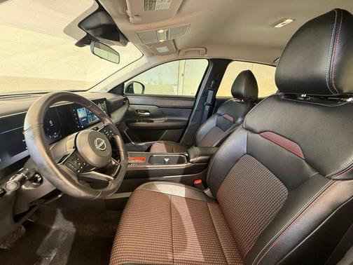 Super Black 2025 Nissan Kicks SR