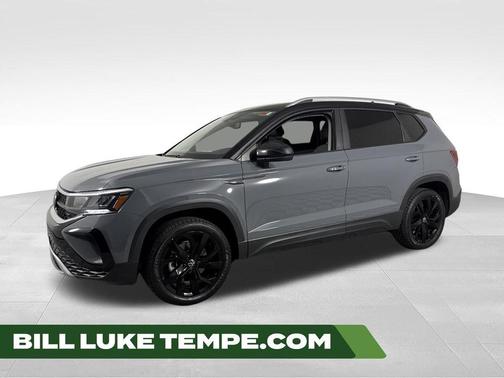 Pure Gray / Black Roof 2023 Volkswagen Taos 1.5T SE