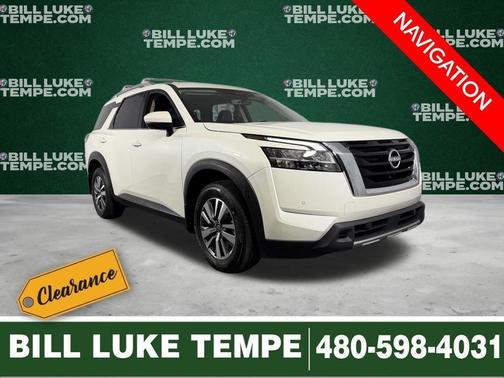 White 2024 Nissan Pathfinder SL