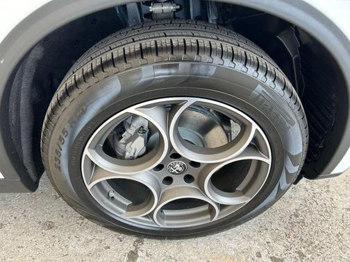 2025 Alfa Romeo Stelvio Base