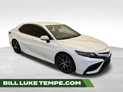 Super White 2021 Toyota Camry SE