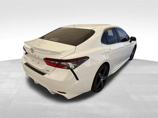Super White 2021 Toyota Camry SE
