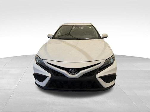 Super White 2021 Toyota Camry SE