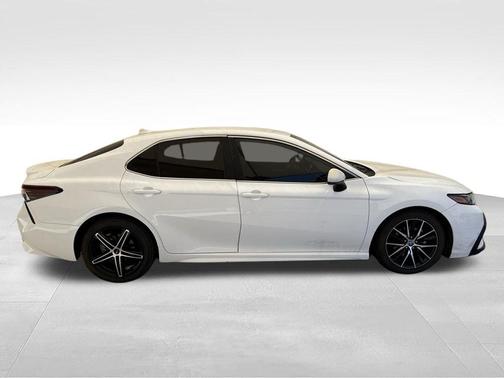 Super White 2021 Toyota Camry SE