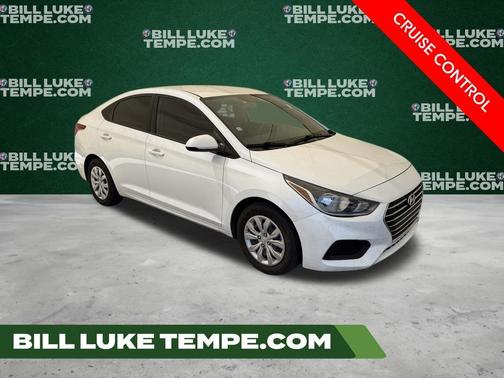 Frost White 2022 Hyundai Accent SE