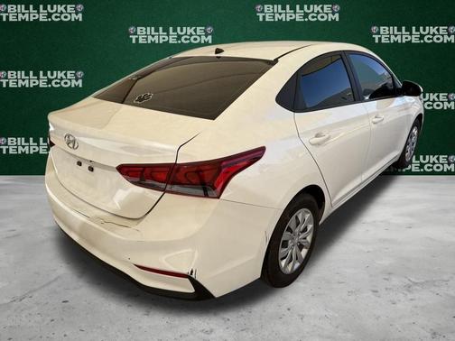 Frost White 2022 Hyundai Accent SE