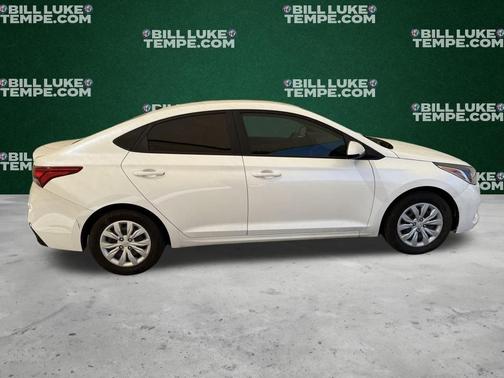Frost White 2022 Hyundai Accent SE