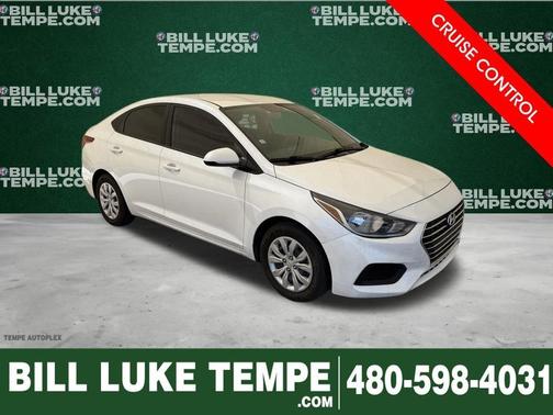 Frost White 2022 Hyundai Accent SE