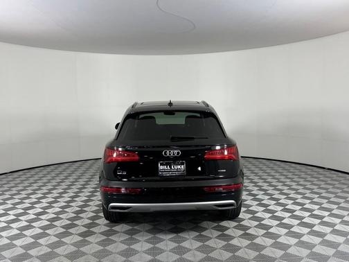 Photo 5 of 50 of 2020 Audi Q5 45 Premium