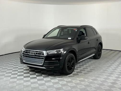 Photo 3 of 50 of 2020 Audi Q5 45 Premium