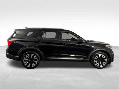 Black Metallic 2025 Ford Explorer Platinum