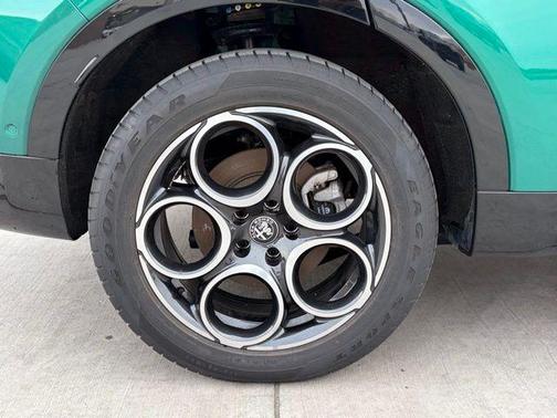 2025 Alfa Romeo Tonale Base