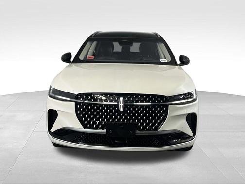 White Platinum Tri-Coat Metallic 2024 Lincoln Nautilus Reserve