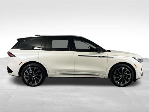 White Platinum Tri-Coat Metallic 2024 Lincoln Nautilus Reserve
