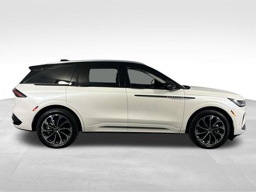 White Platinum Tri-Coat Metallic 2024 Lincoln Nautilus Reserve