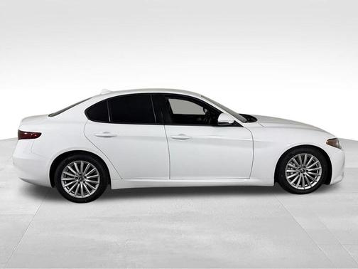 Alfa White 2023 Alfa Romeo Giulia Base