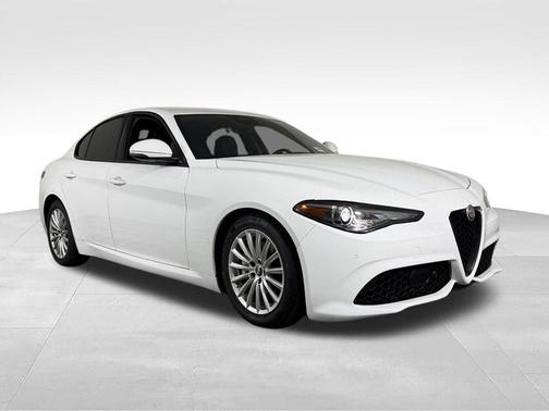 Alfa White 2023 Alfa Romeo Giulia Base