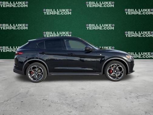 Vulcano Black Metallic 2023 Alfa Romeo Stelvio Ti
