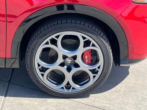 2025 Alfa Romeo Tonale Base