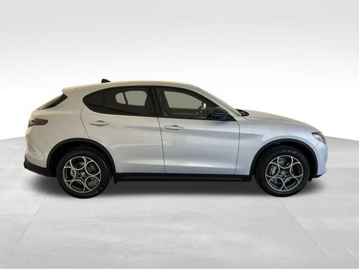 2025 Alfa Romeo Stelvio Base