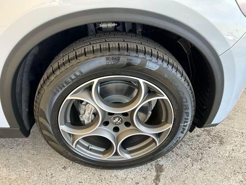 2025 Alfa Romeo Stelvio Base