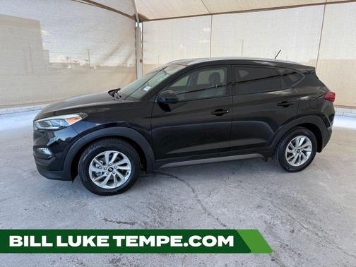 Black Noir Pearl 2016 Hyundai TUCSON SE