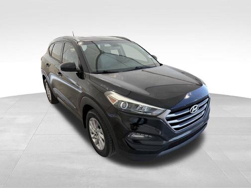 Black Noir Pearl 2016 Hyundai TUCSON SE