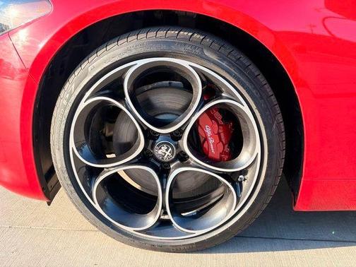 Rosso 2025 Alfa Romeo Giulia Veloce