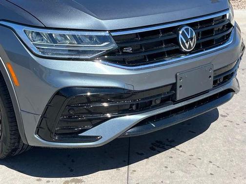 Platinum Gray Metallic 2023 Volkswagen Tiguan 2.0T SE R-Line Black