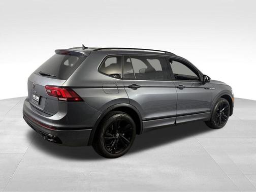 Platinum Gray Metallic 2023 Volkswagen Tiguan 2.0T SE R-Line Black