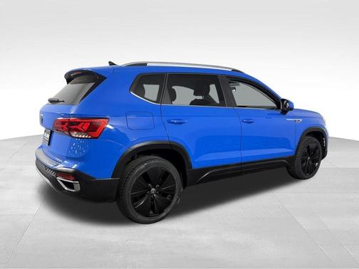 Cornflower Blue 2022 Volkswagen Taos 1.5T SE