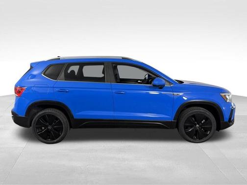 Cornflower Blue 2022 Volkswagen Taos 1.5T SE