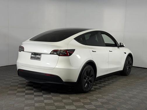 Pearl White Multi 2025 Tesla Model Y Long Range