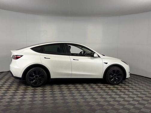 Pearl White Multi 2025 Tesla Model Y Long Range