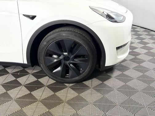 Pearl White Multi 2025 Tesla Model Y Long Range