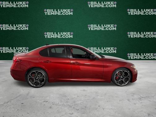 Rosso 2023 Alfa Romeo Giulia Veloce