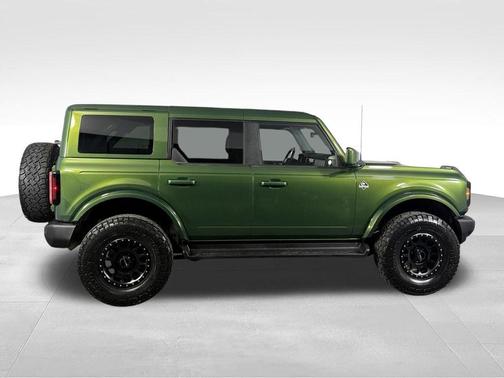 Eruption Green Metallic 2025 Ford Bronco Outer Banks