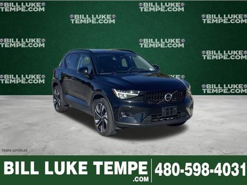 2025 Volvo XC40 B5 Plus Dark Theme